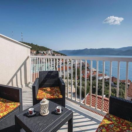 Apartman Sutalo Комарна Екстериор снимка