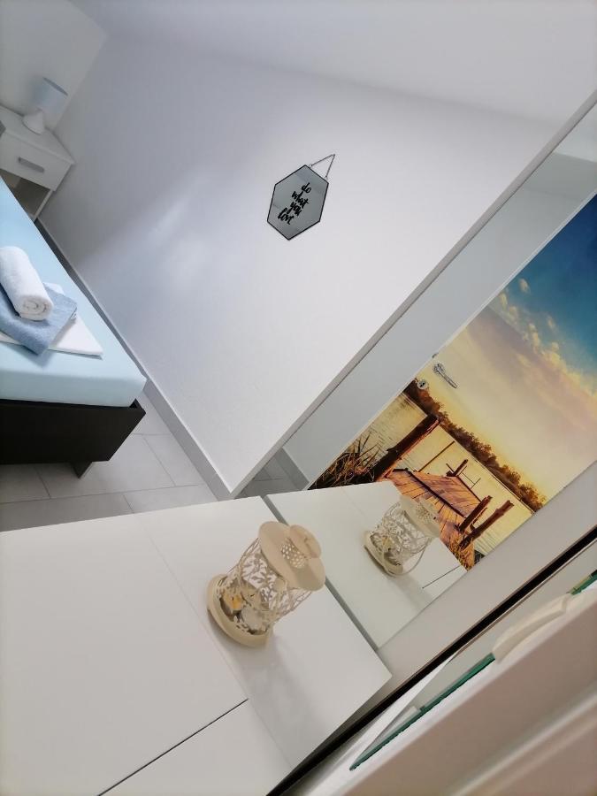Apartman Sutalo Комарна Екстериор снимка