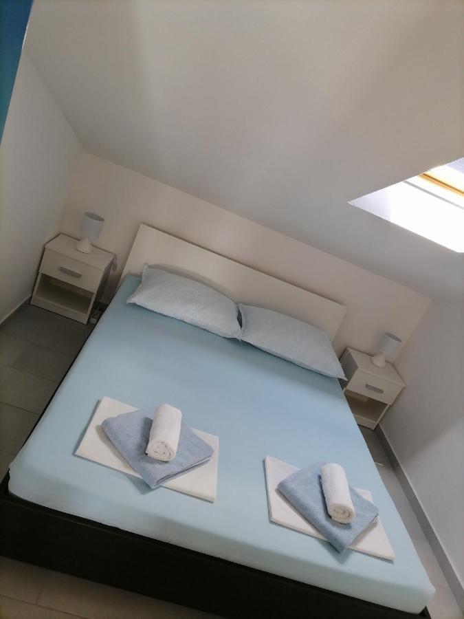 Apartman Sutalo Комарна Екстериор снимка