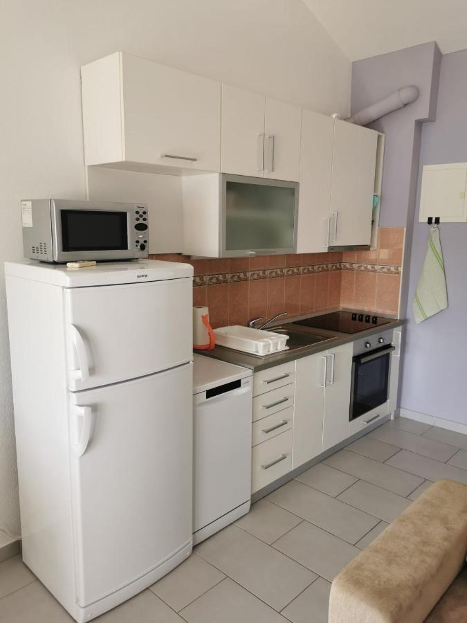 Apartman Sutalo Комарна Екстериор снимка