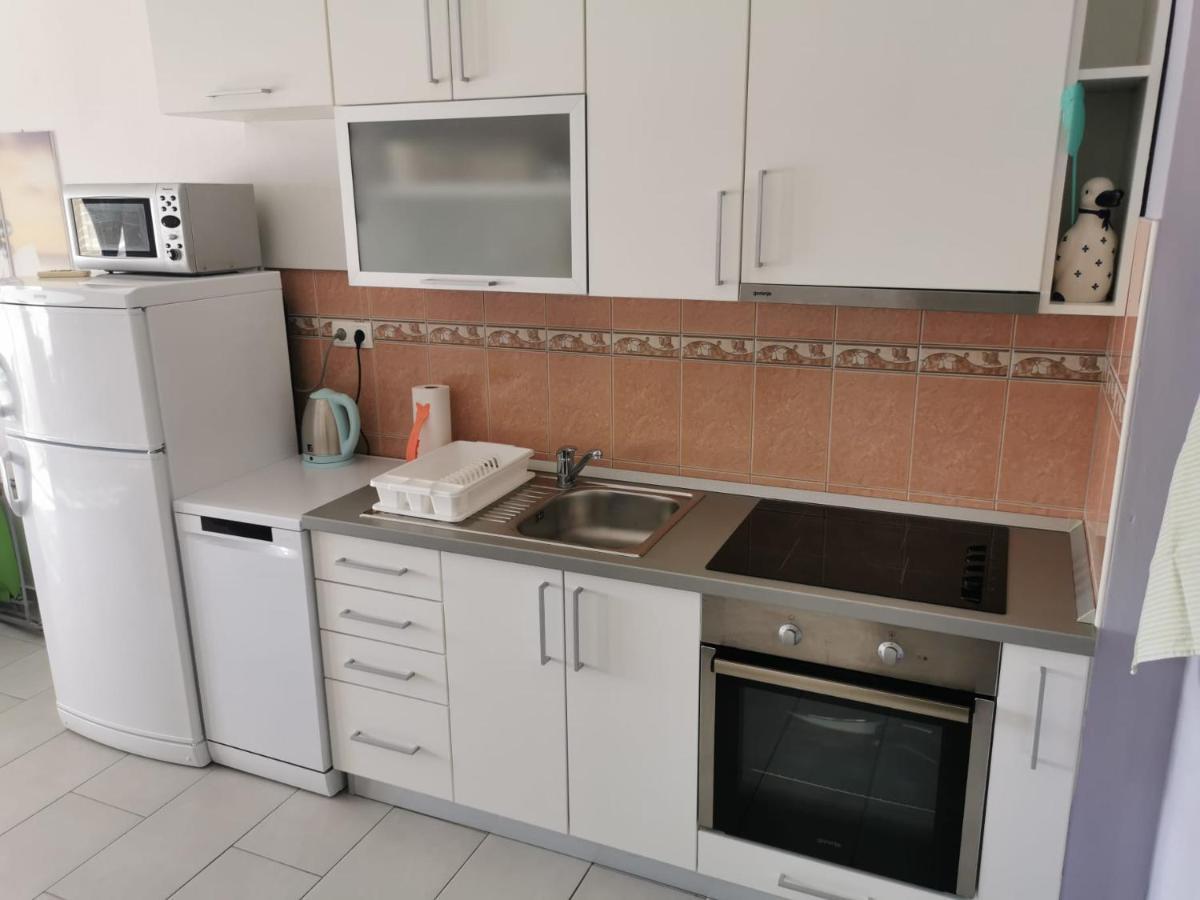 Apartman Sutalo Комарна Екстериор снимка