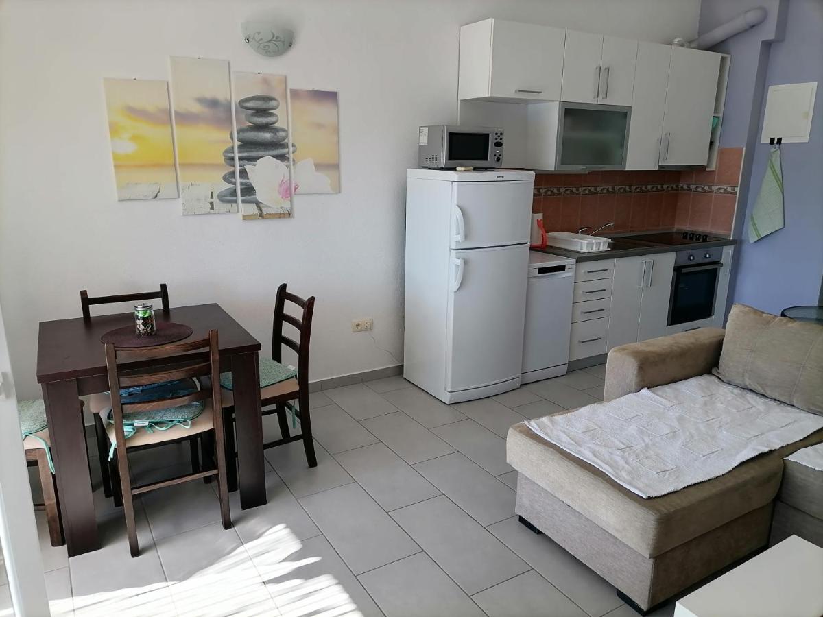 Apartman Sutalo Комарна Екстериор снимка