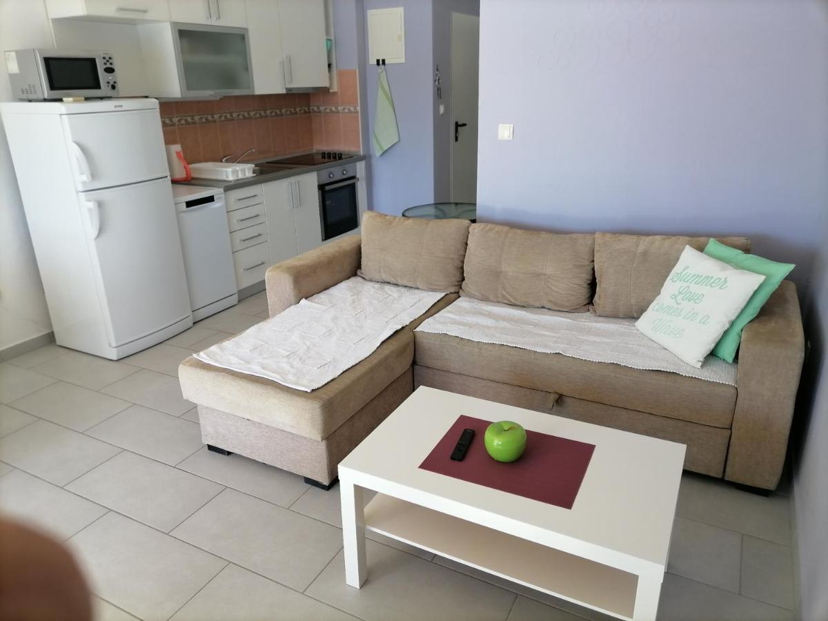 Apartman Sutalo Комарна Екстериор снимка