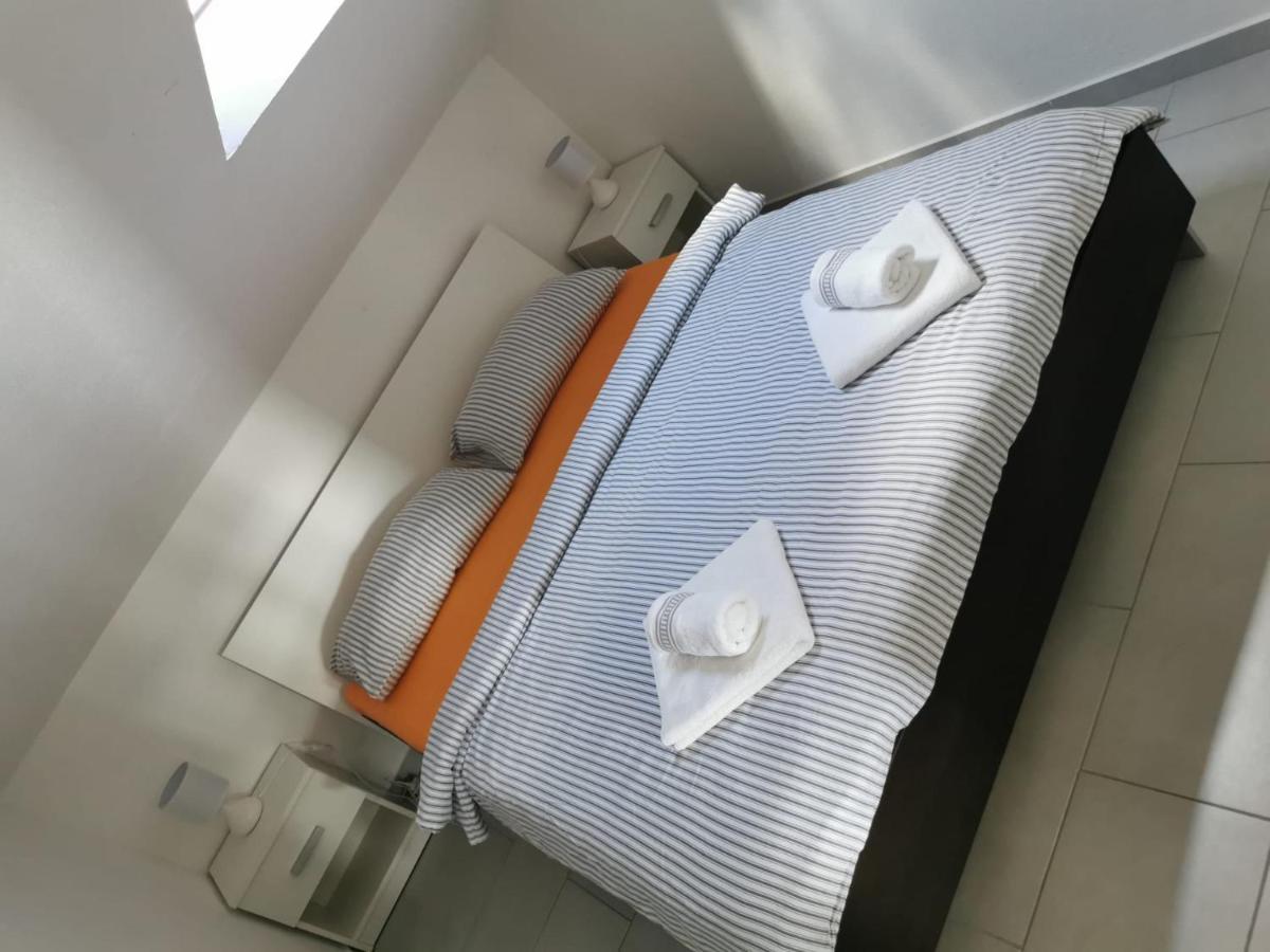 Apartman Sutalo Комарна Екстериор снимка