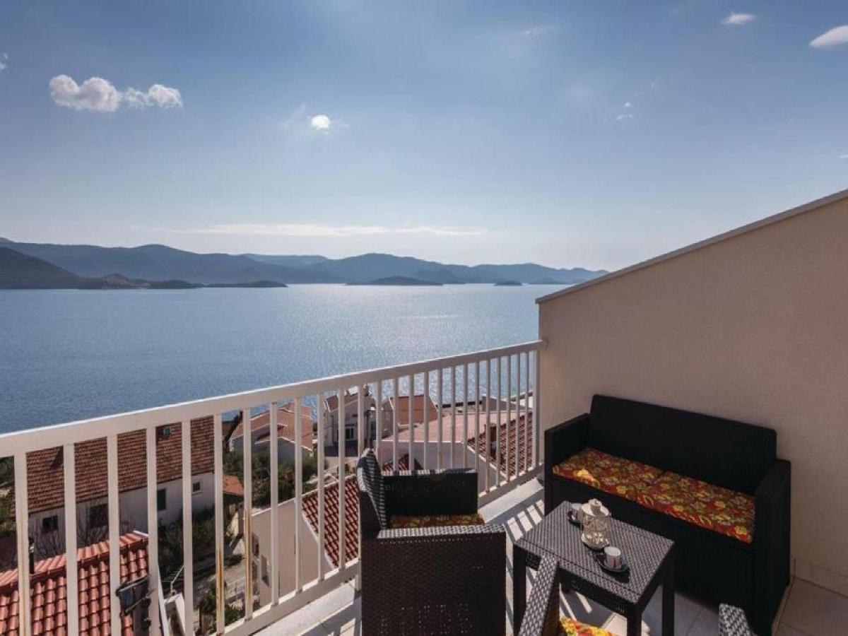 Apartman Sutalo Комарна Екстериор снимка