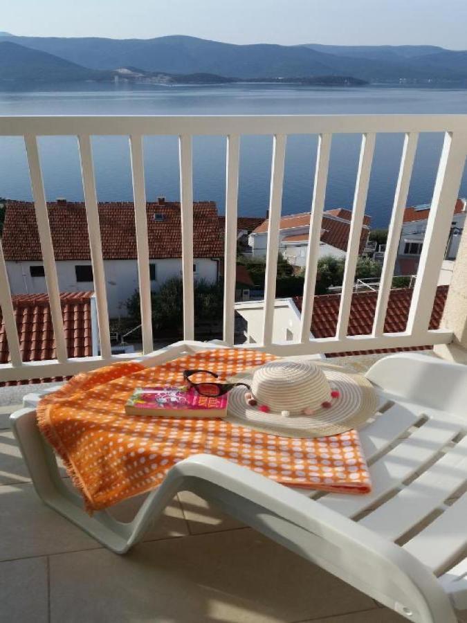 Apartman Sutalo Комарна Екстериор снимка