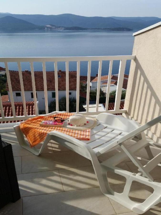 Apartman Sutalo Комарна Екстериор снимка