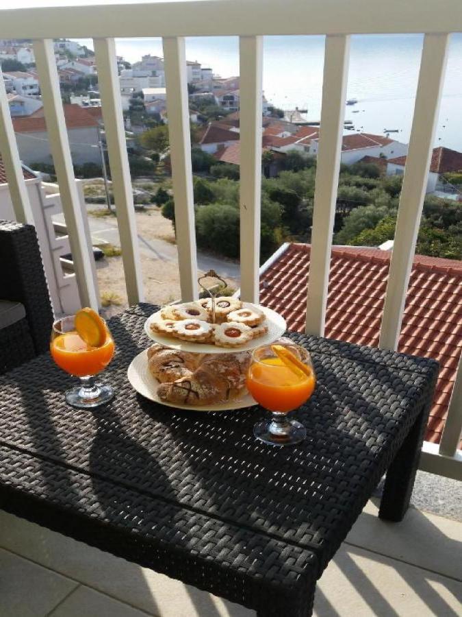 Apartman Sutalo Комарна Екстериор снимка