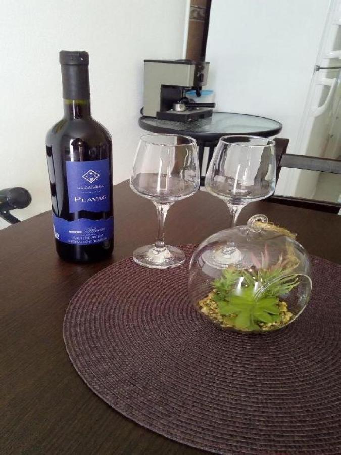 Apartman Sutalo Комарна Екстериор снимка