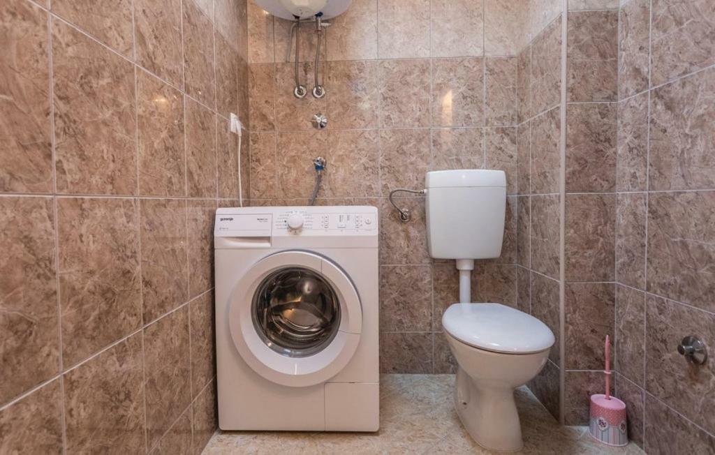 Apartman Sutalo Комарна Екстериор снимка