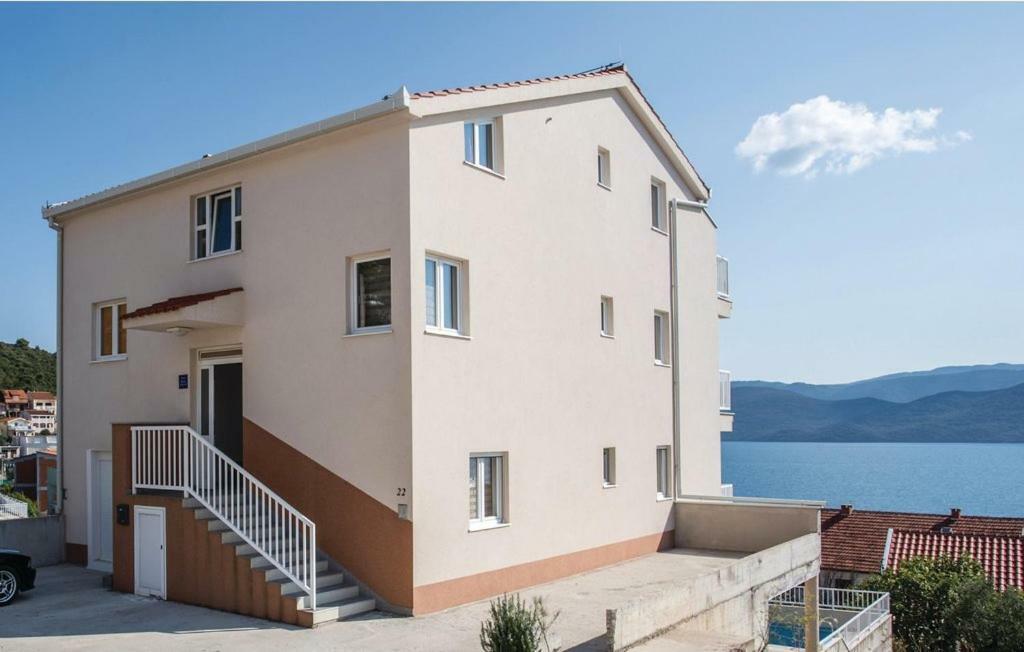 Apartman Sutalo Комарна Екстериор снимка