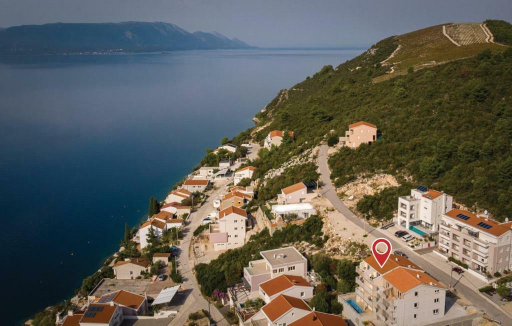 Apartman Sutalo Комарна Екстериор снимка