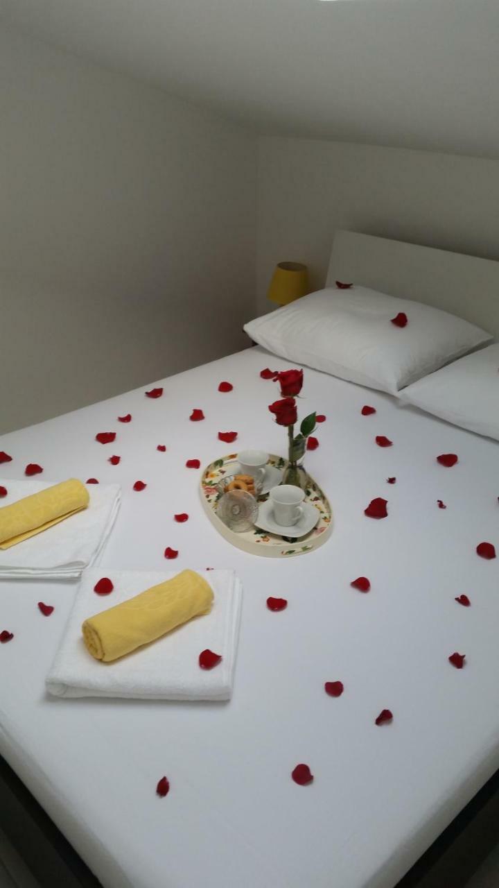 Apartman Sutalo Комарна Екстериор снимка