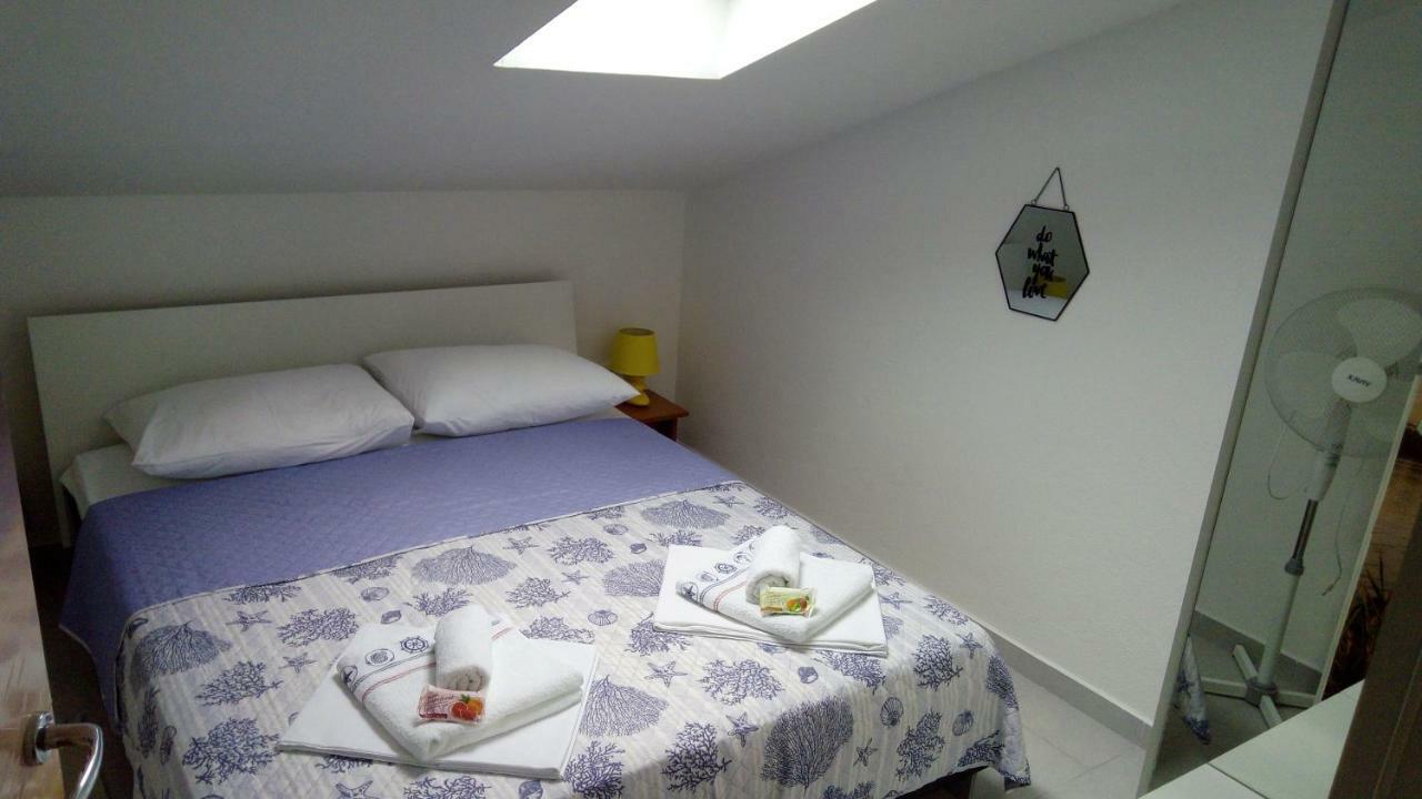 Apartman Sutalo Комарна Екстериор снимка